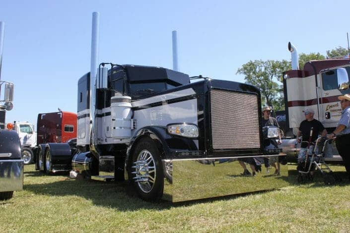 2007 Peterbilt 379 Black White Glider Kit Truck